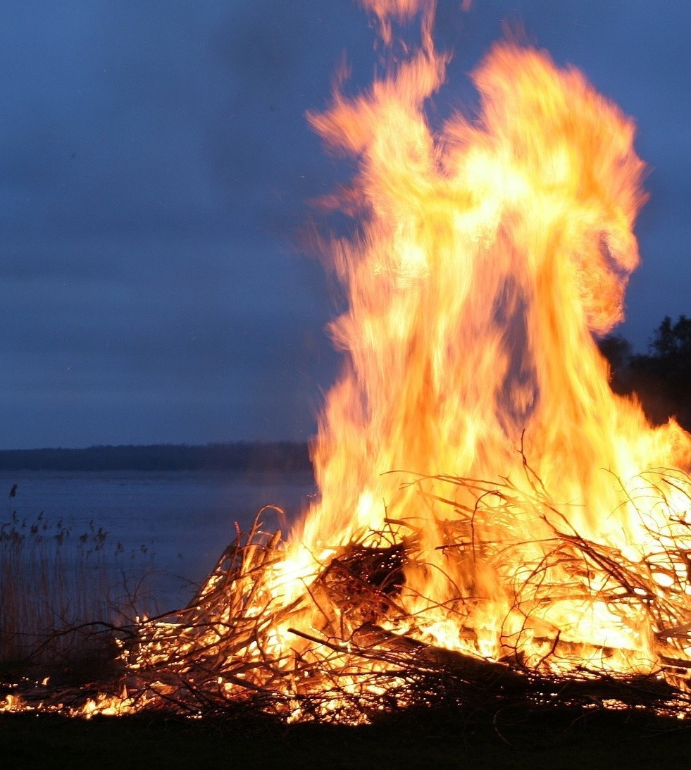 Osterfeuer.jpg Osterfeuer.jpg